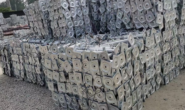 絲杠，上下托庫(kù)存區(qū)